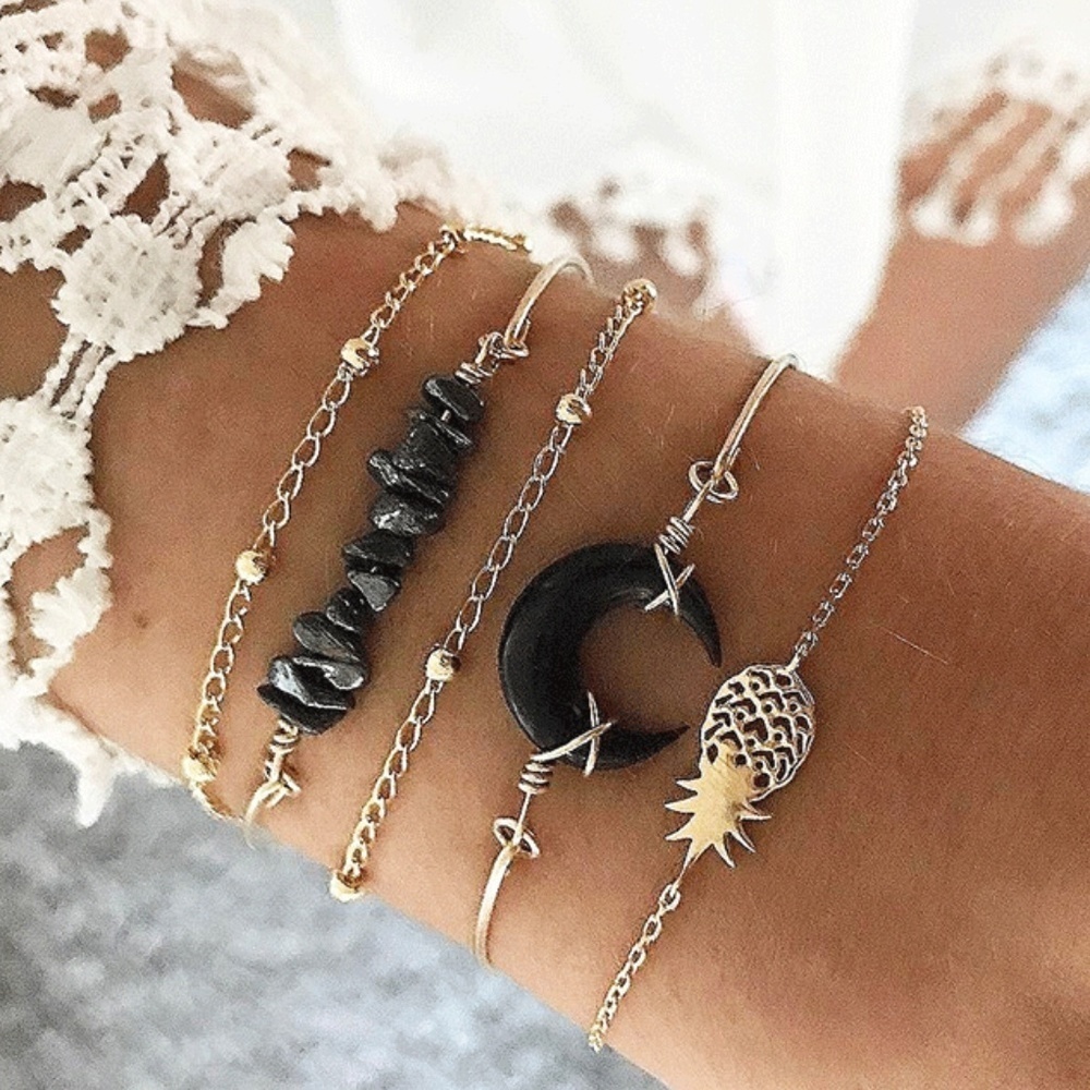 *HOLLAND* 5-Pc Gold x Black Fashion Bracelet Set